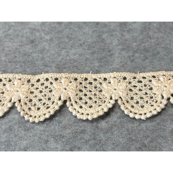 Vintage Beige Crochet Lace Trim 1.25" wide Floral Scalloped Edging 1 yard Long C - Picture 1 of 5